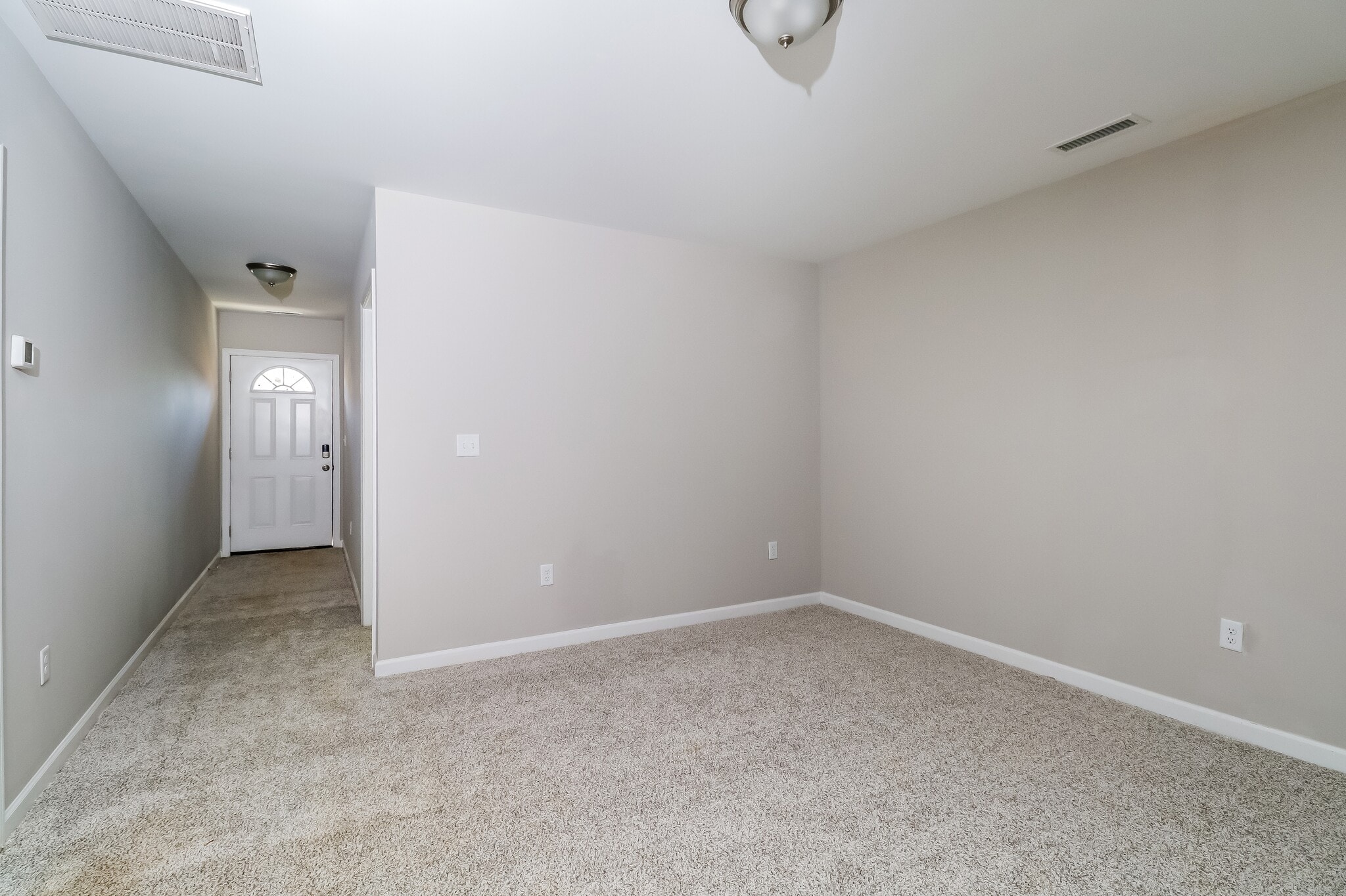 Building Photo - 404 Little Sycamore Ln