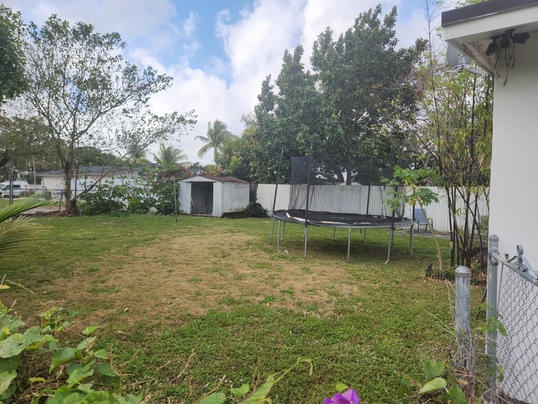 Building Photo - 838 NW 98th St