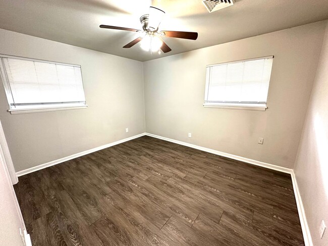 Building Photo - NEWLY REMODELED 3 BEDROOM 1 BATH IN WEBB C...