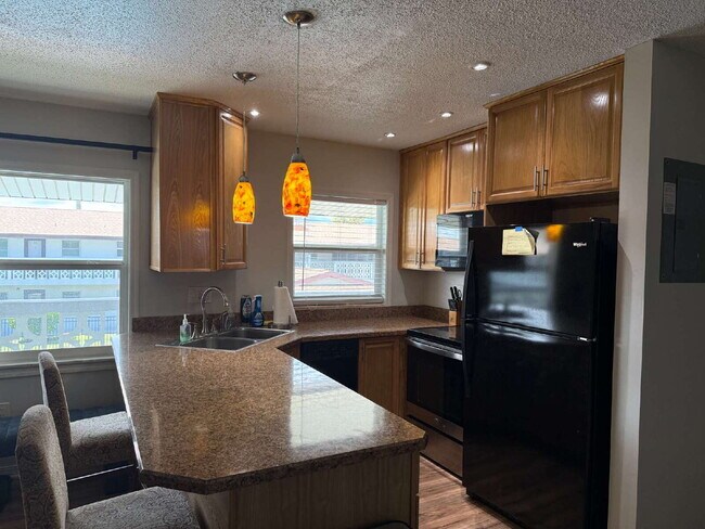 Building Photo - Updated 1 bedroom condo near the river!