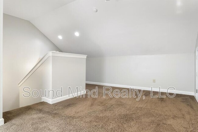 Building Photo - 112 Lomond Ln