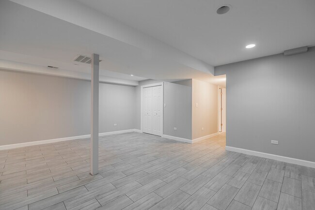 Building Photo - 1906 W 17th St