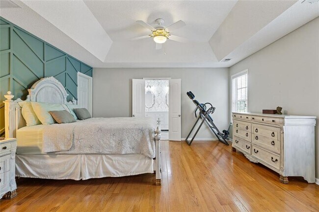 Building Photo - 881 Soaring Dr NE