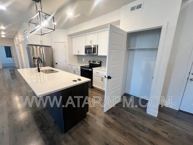 Building Photo - 543 S 1020 W