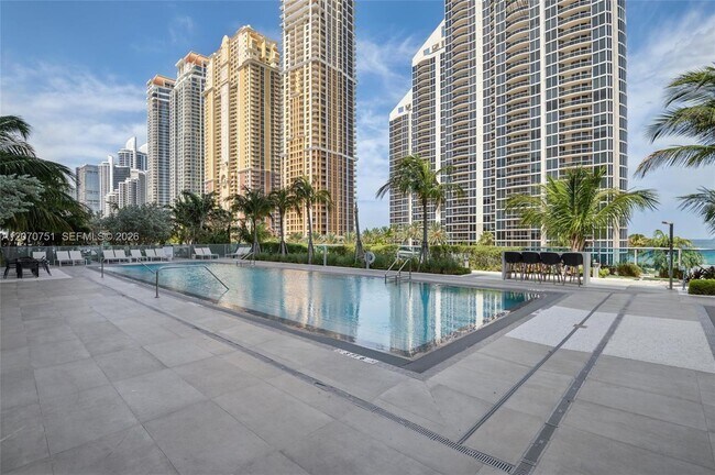 Building Photo - 17550 Collins Ave
