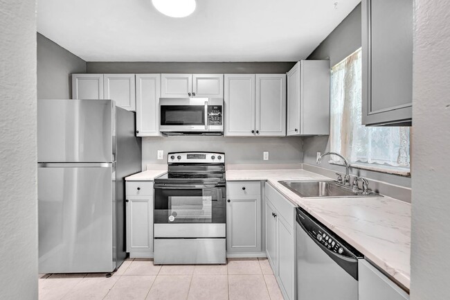 Primary Photo - 5100 SW 64th Ave