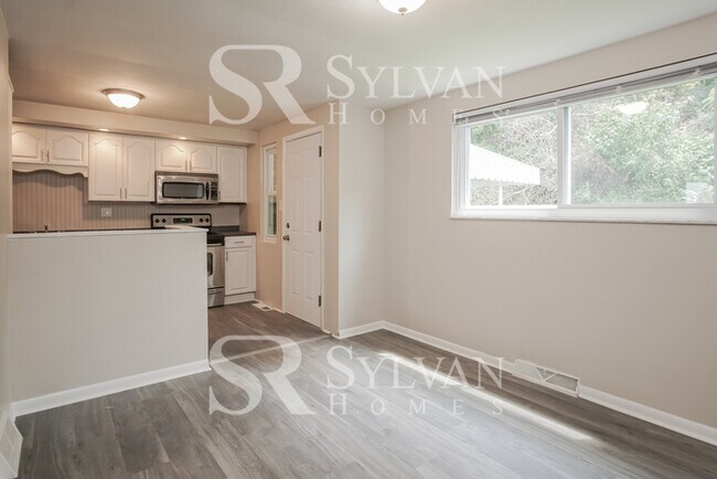 Building Photo - Remarkable Value. Unbeatable Location!