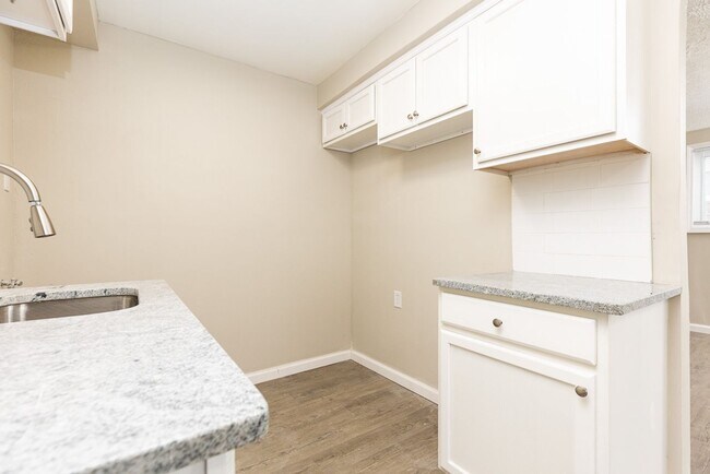 Building Photo - 1 Bedroom One Bath Unit For Lease