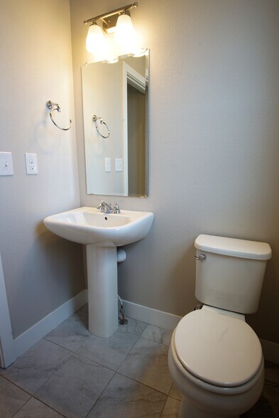 Powder Room. - 2541 Moline St