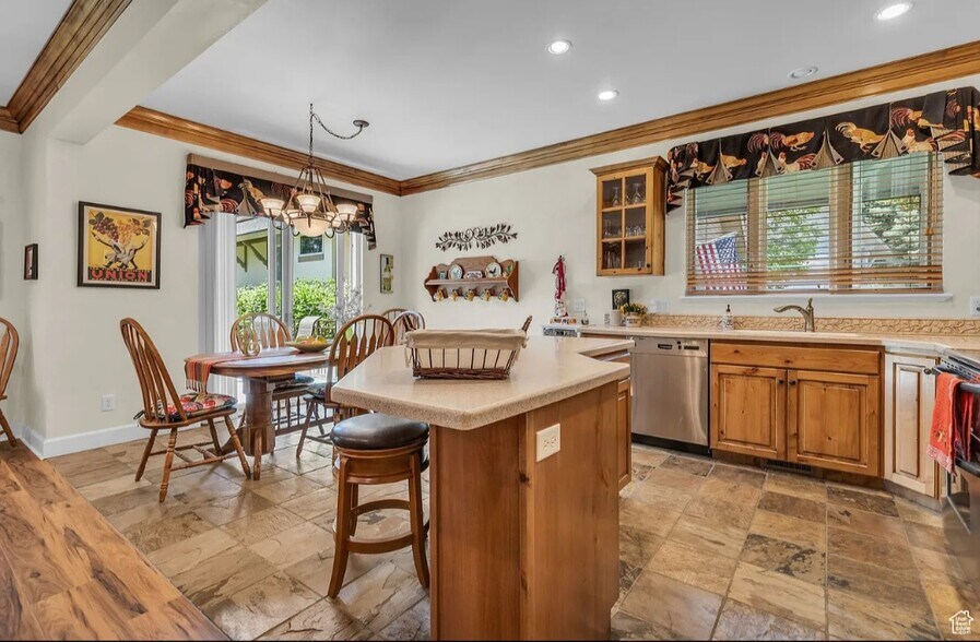 Building Photo - 77 W Village Ct