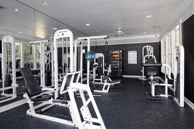 Building Photo - Second-Floor 1BR at The Estate at Westbury