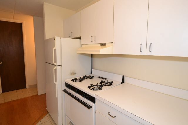 Building Photo - 622 W Wellington Ave