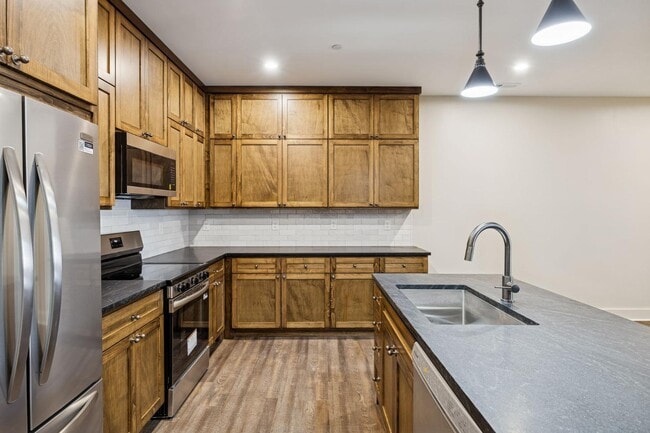 Building Photo - 120 N Main St