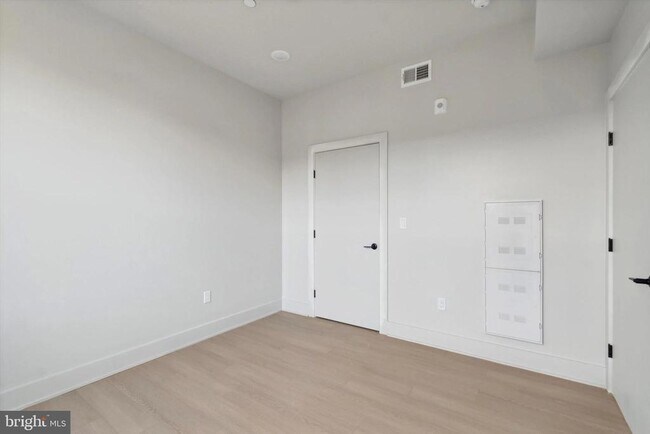 Building Photo - 5521 Wayne Ave