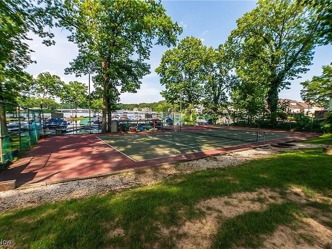 Building Photo - 216 W Glenridge Rd
