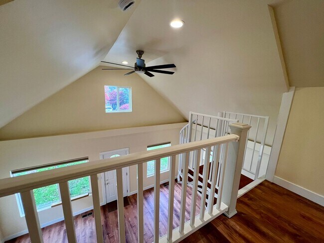 Building Photo - Fully Remodeled 1 BD + Loft