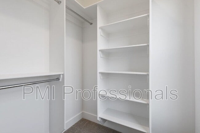 Building Photo - 227 S Bilbro Ave