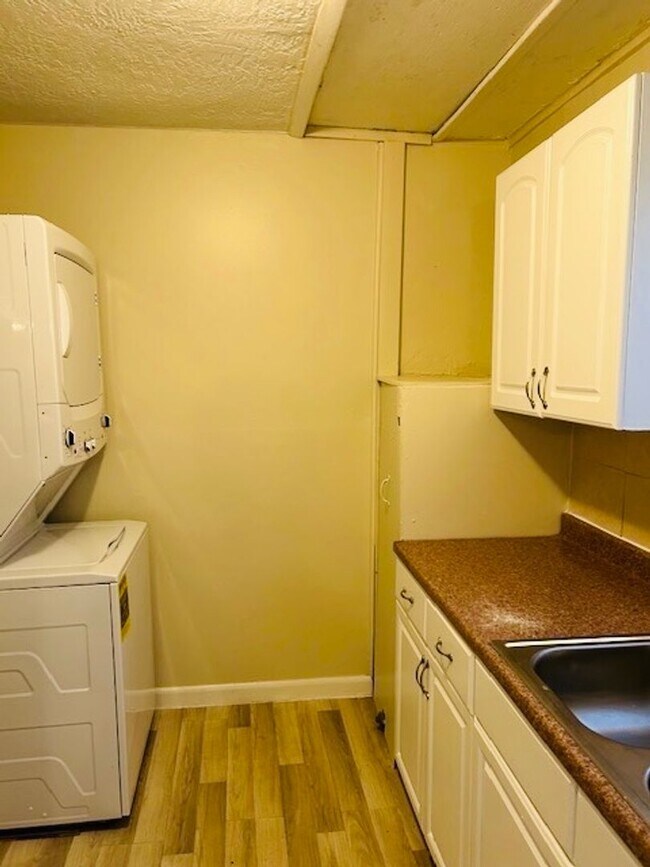 Building Photo - 3/1 House in Ft. Pierce