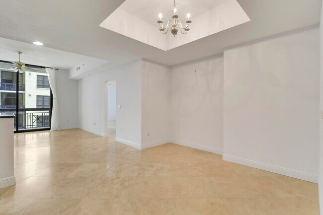 Building Photo - 701 S Olive Ave