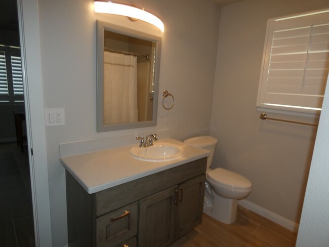 Building Photo - Charming 2 bedroom 2 bath in the heart of ...