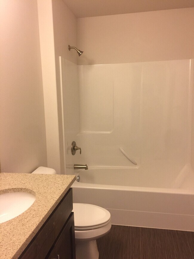 Building Photo - SE New Townhouse, 3 Bedrooms, 2 1/2 Baths,...