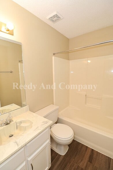 Building Photo - 5961 Kentwood Dr