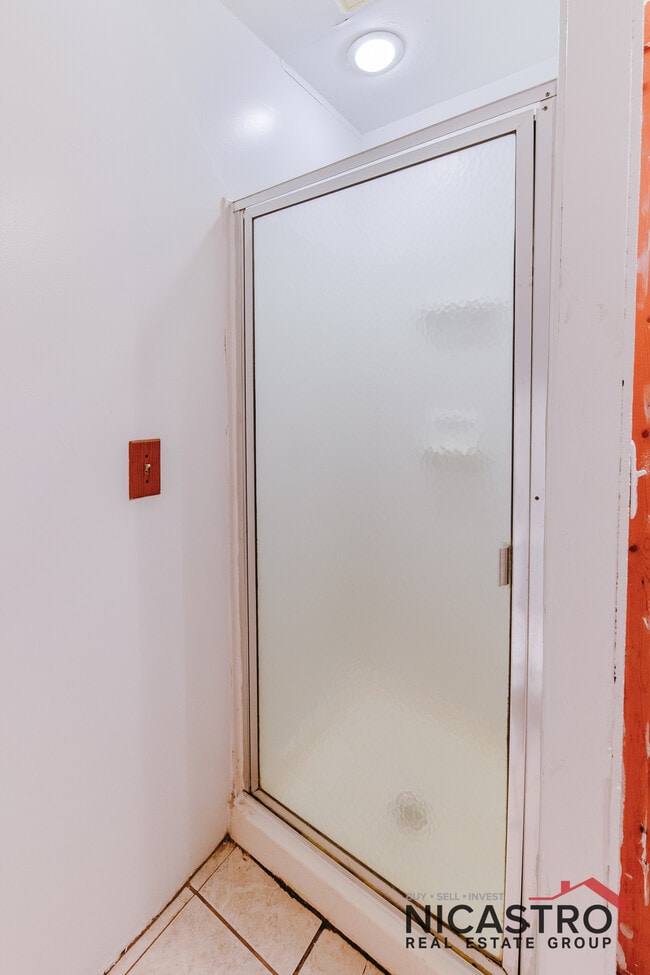 Building Photo - 182 E Lane Ave