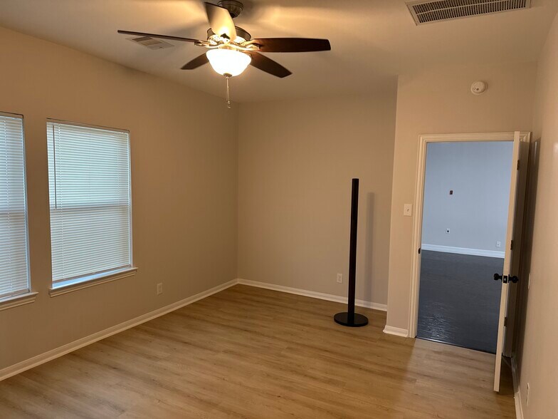 Building Photo - 7631 Retama Terrace Ln