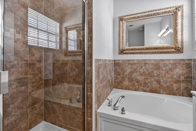 Building Photo - 203 E Thatch Palm Cir