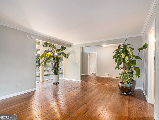 Building Photo - 3590 Cloudland Dr