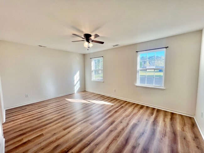 Building Photo - Charming 4BD, 2BA Fuquay-Varina Home with Large Backyard Near Interstates