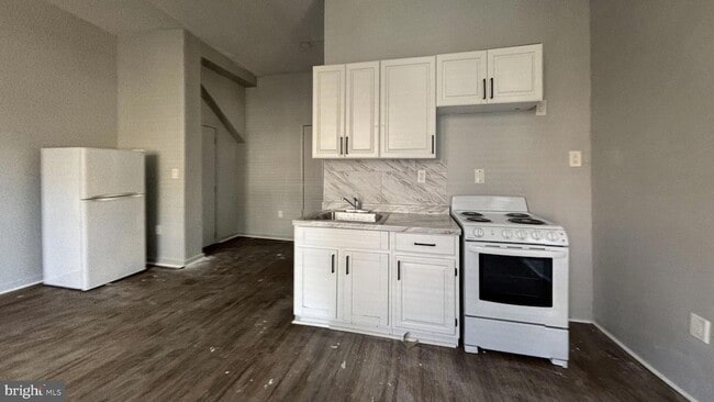 Building Photo - 5003 Penn St