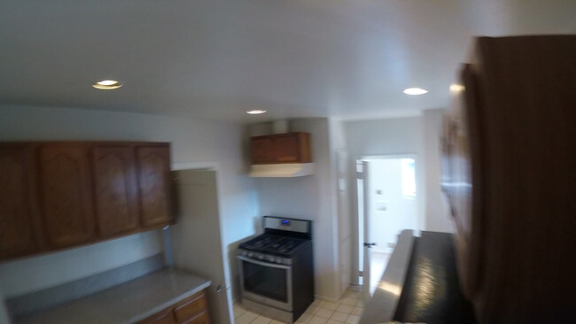 Building Photo - 1132 N Mariposa Ave