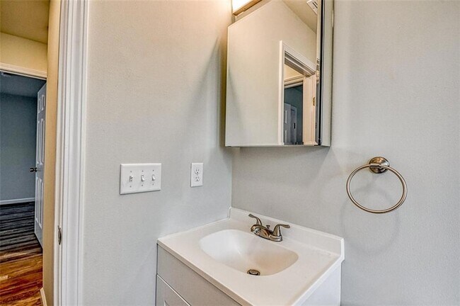 Building Photo - 211 Bumgarner Ave