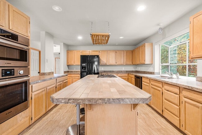 Building Photo - Beautiful 3BR Home in Forbes Lake – North Rose Hill, Kirkland