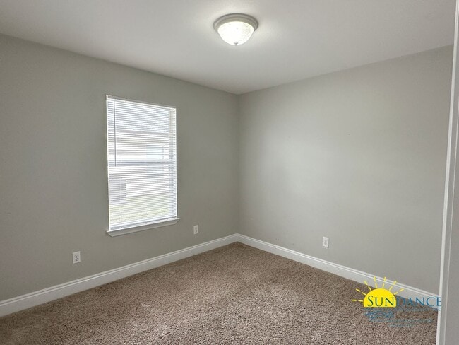 Building Photo - Stunning 3 Bedroom home in Pensacola!