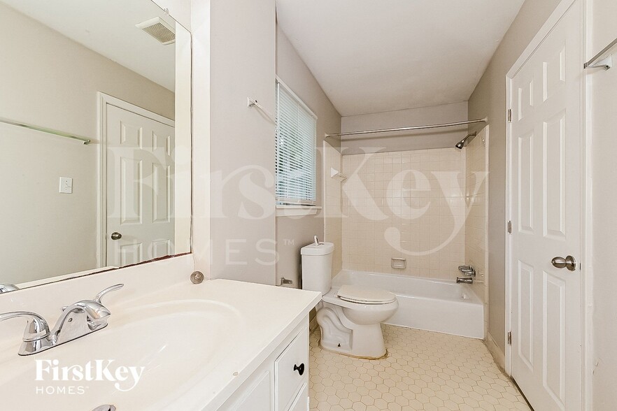 Building Photo - 5209 Flemish Ct