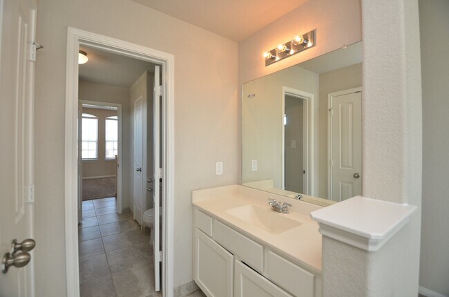 Building Photo - 3502 Gannan Lake Ct