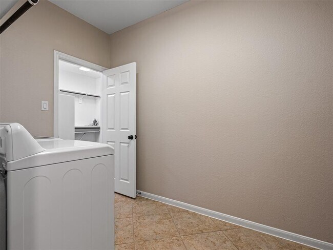 Building Photo - 16906 Wedgeside Pk