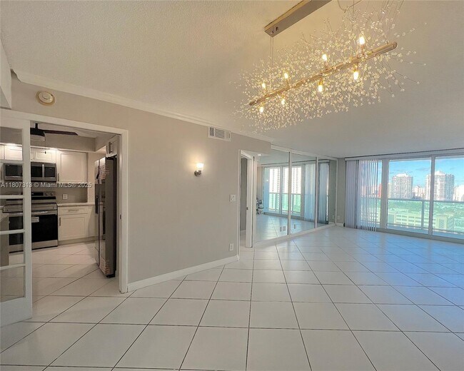 Building Photo - 100 Bayview Dr