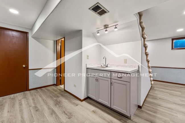 Building Photo - Spacious Home with Central AC and Fenced Yard