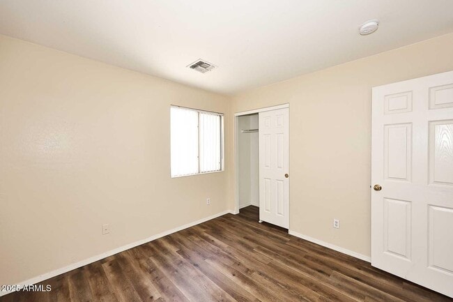 Building Photo - 10532 W Pomo St