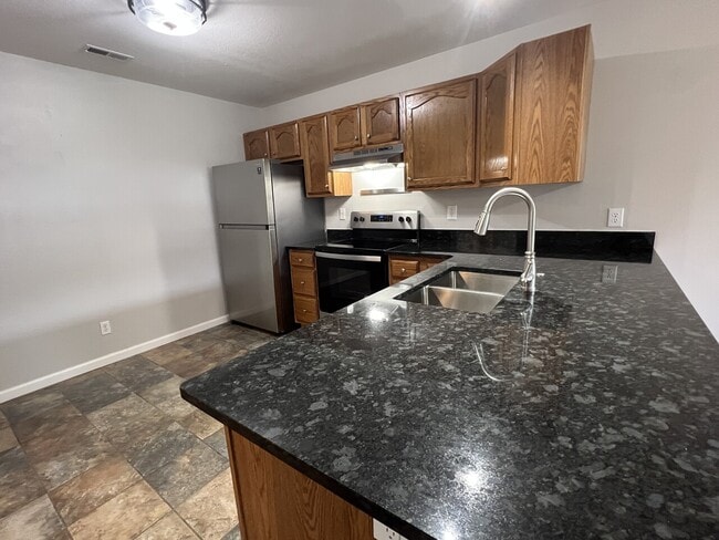Building Photo - 405 Shade Tree Lane