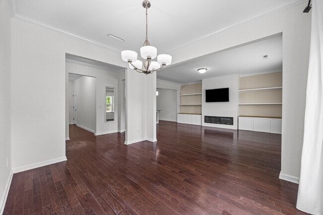 Building Photo - "Spacious 3-Bedroom Townhome with Fireplace, Pergola & Community Pool on Summerlake Drive!"