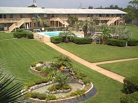 Building Photo - 9 Eglin Pky NE