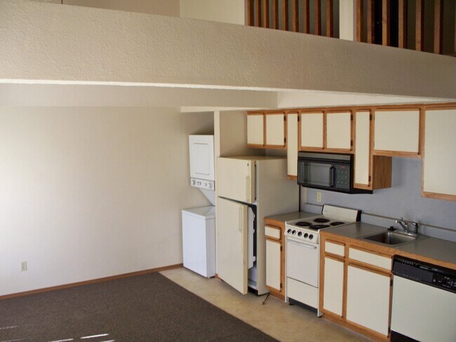 Building Photo - 2 bedroom 2 bath Loft Apartment Branson MO...