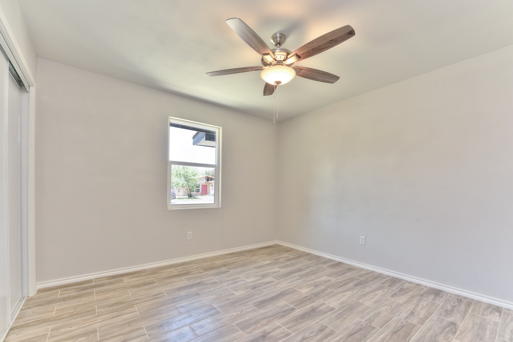 Building Photo - 701 W Chavez St