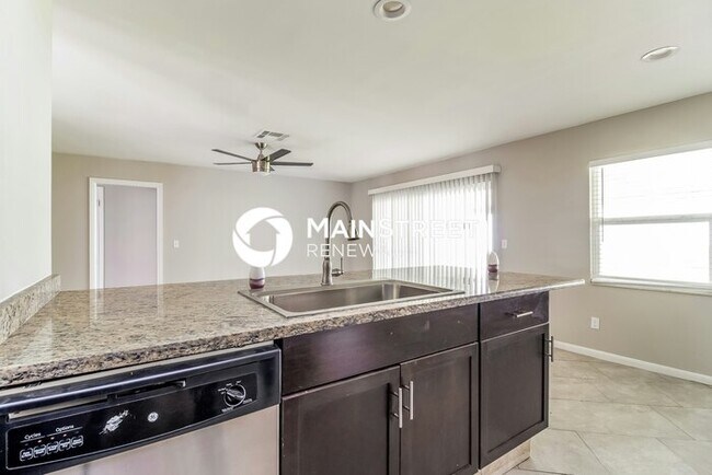 Building Photo - 4 Bedroom Pet-Friendly Home in Valrico, FL...