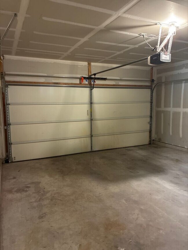 Building Photo - **Move-In Bonus! $500 Amazon Gift Card wit...