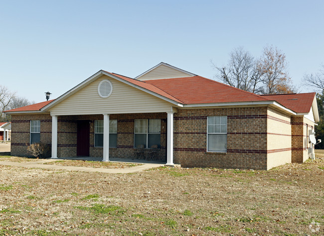 Primary Photo - Davis Manor Apartments